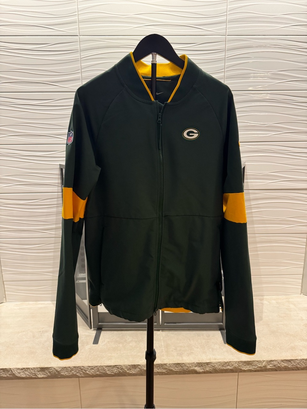 Nike Men's Green and Gold Full-Zip Official side lines Performance Jacket size S